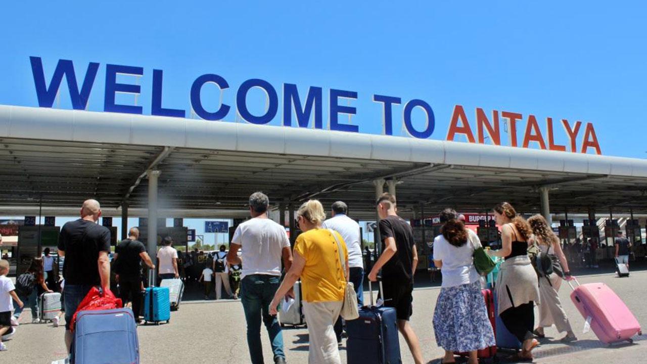 Antalya Havalimanı nda uçuş ve yolcu sayısı rekoru kırıldı